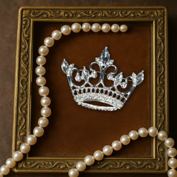 Elizabeth Crown Pin