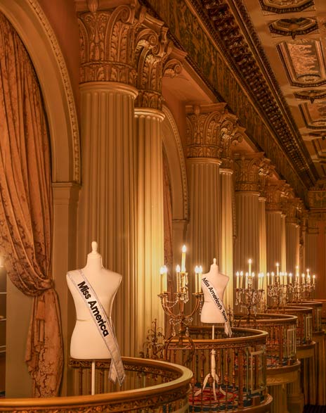Sashes candlelit in a gold room