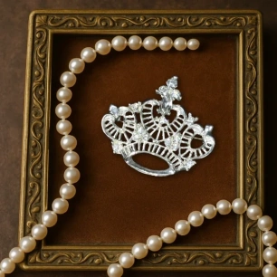 triple_crown_pin_2025